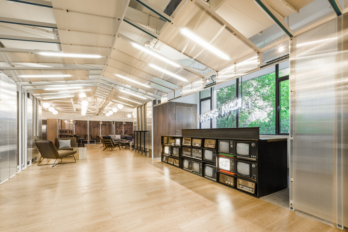 WeWork延平路联合办公室设计案例2700㎡_创意效果图_项目案例_上海abpay爱博钱包官网装潢官网