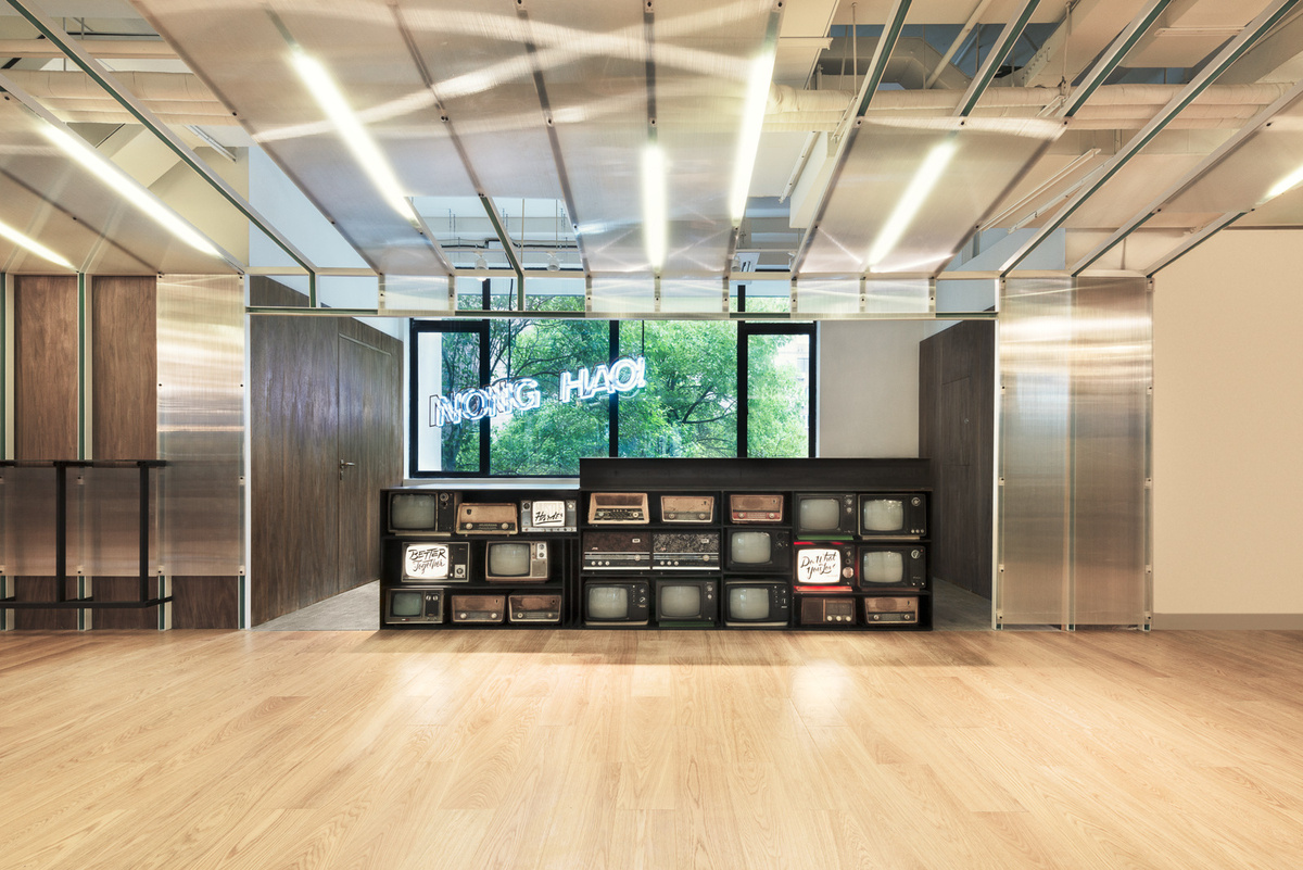 WeWork延平路联合办公室设计案例2700㎡_创意效果图_项目案例_上海abpay爱博钱包官网装潢官网